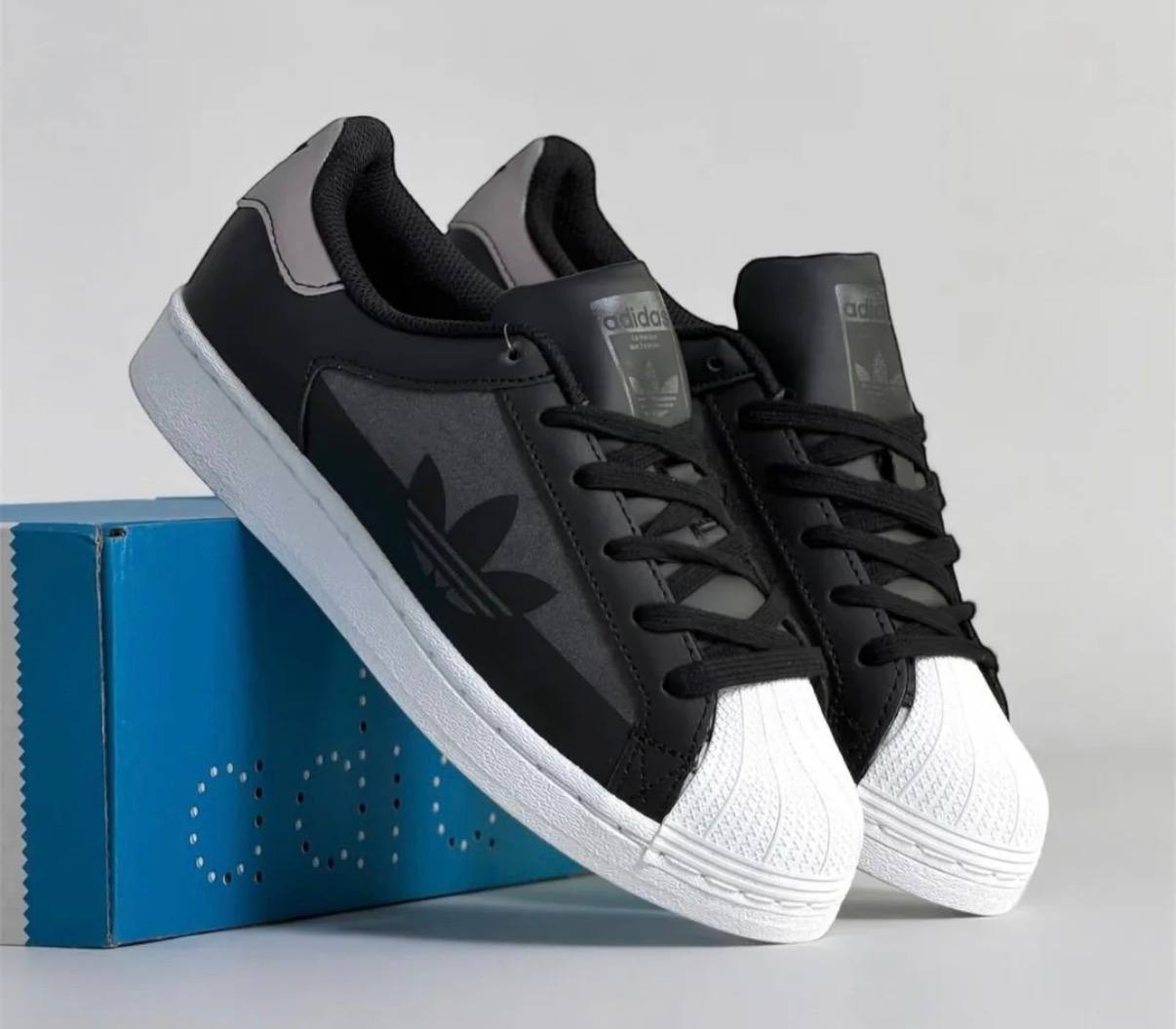 Adidas "Superstar"