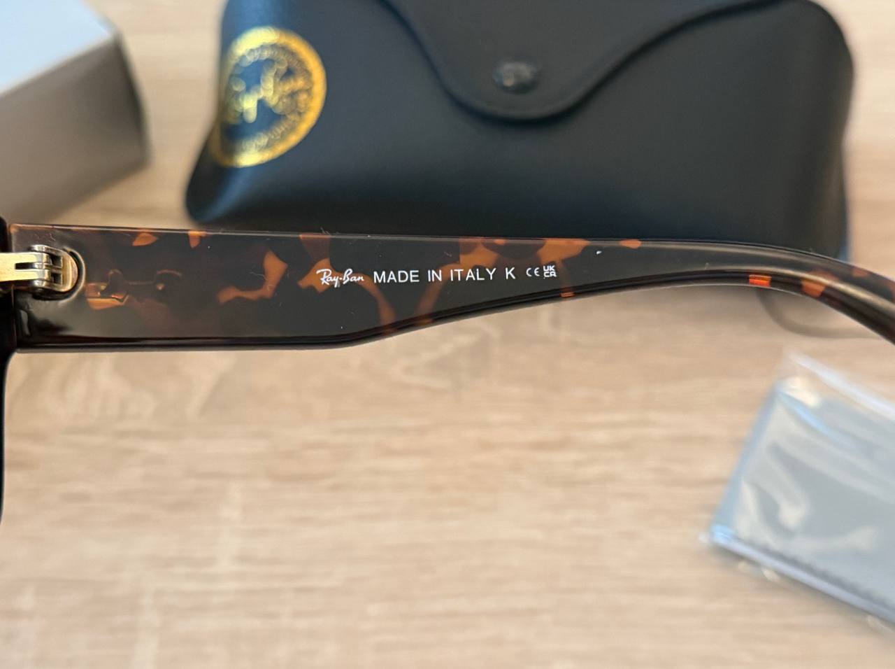 RAY BAN