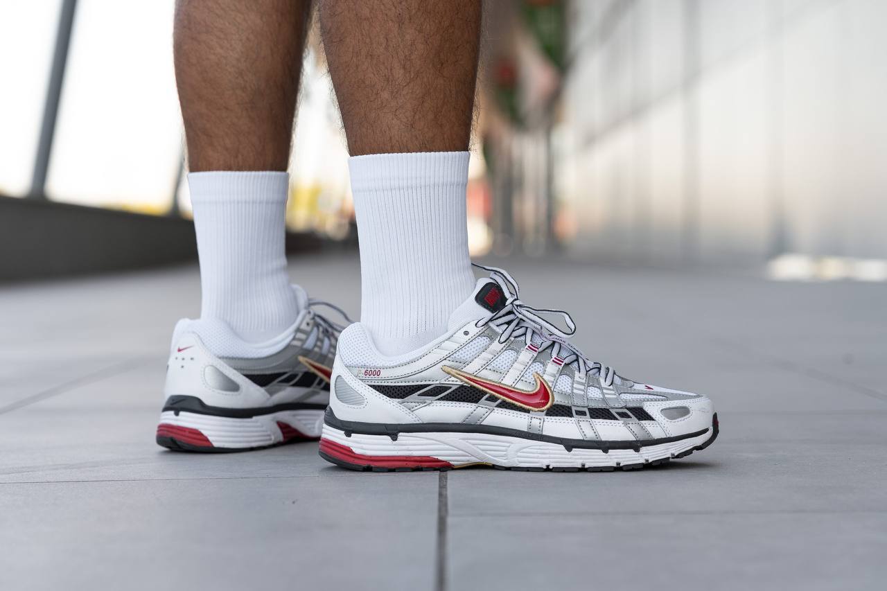 Nike grey retro running trainers