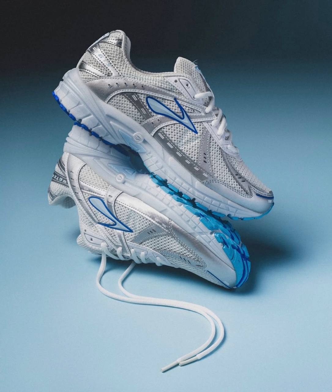 BROOKS "Adrenaline GTS10"