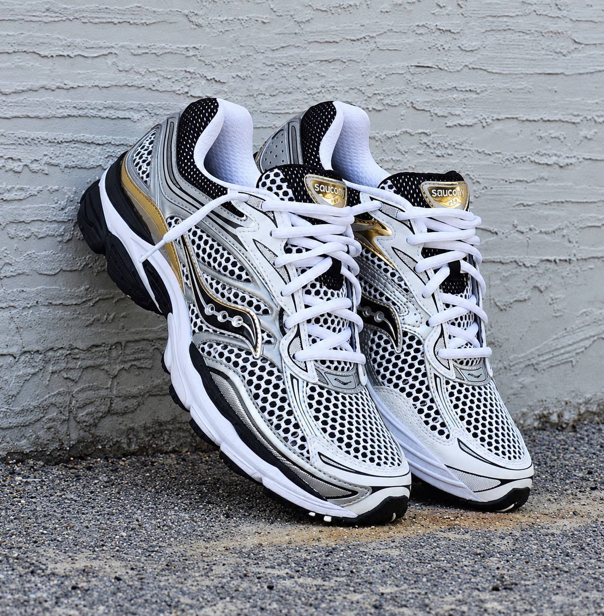 SAUCONY "Omni 9"